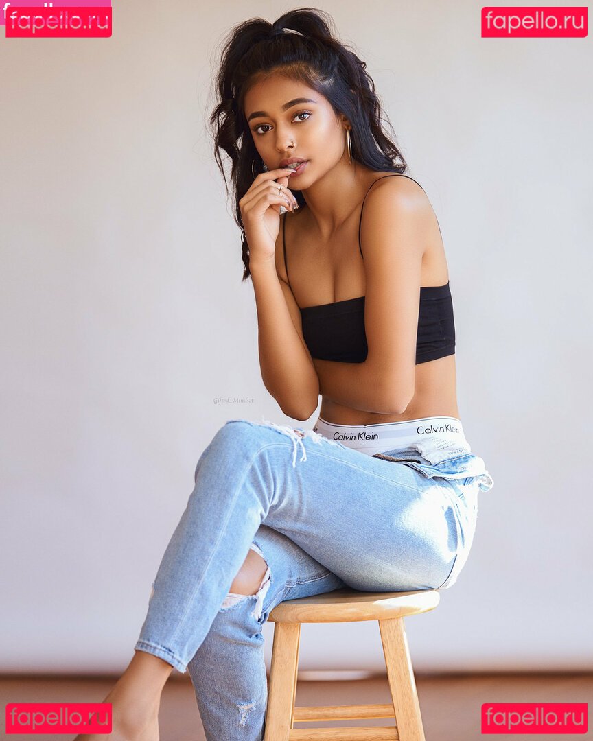 Mira Patel / mirapatelll Onlyfans Photo Gallery 