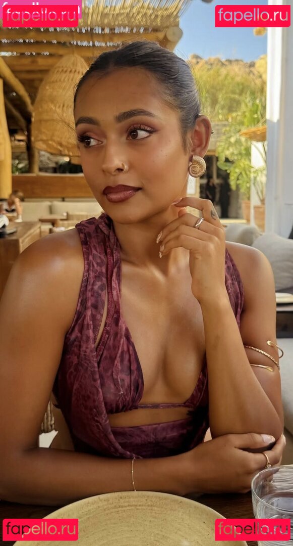 Mira Patel / mirapatelll Onlyfans Photo Gallery 