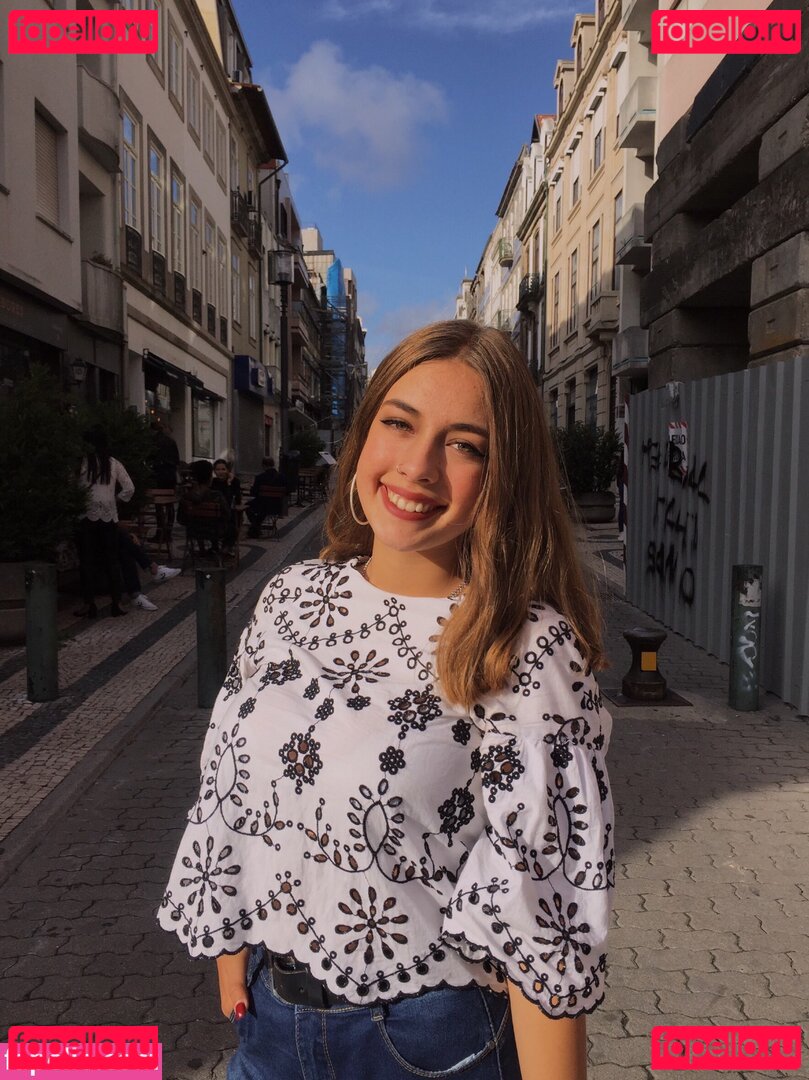 Rafaela Moutinho / https: / rafaelareismoutinho / rafaelareismoutinho ? Onlyfans Photo Gallery 