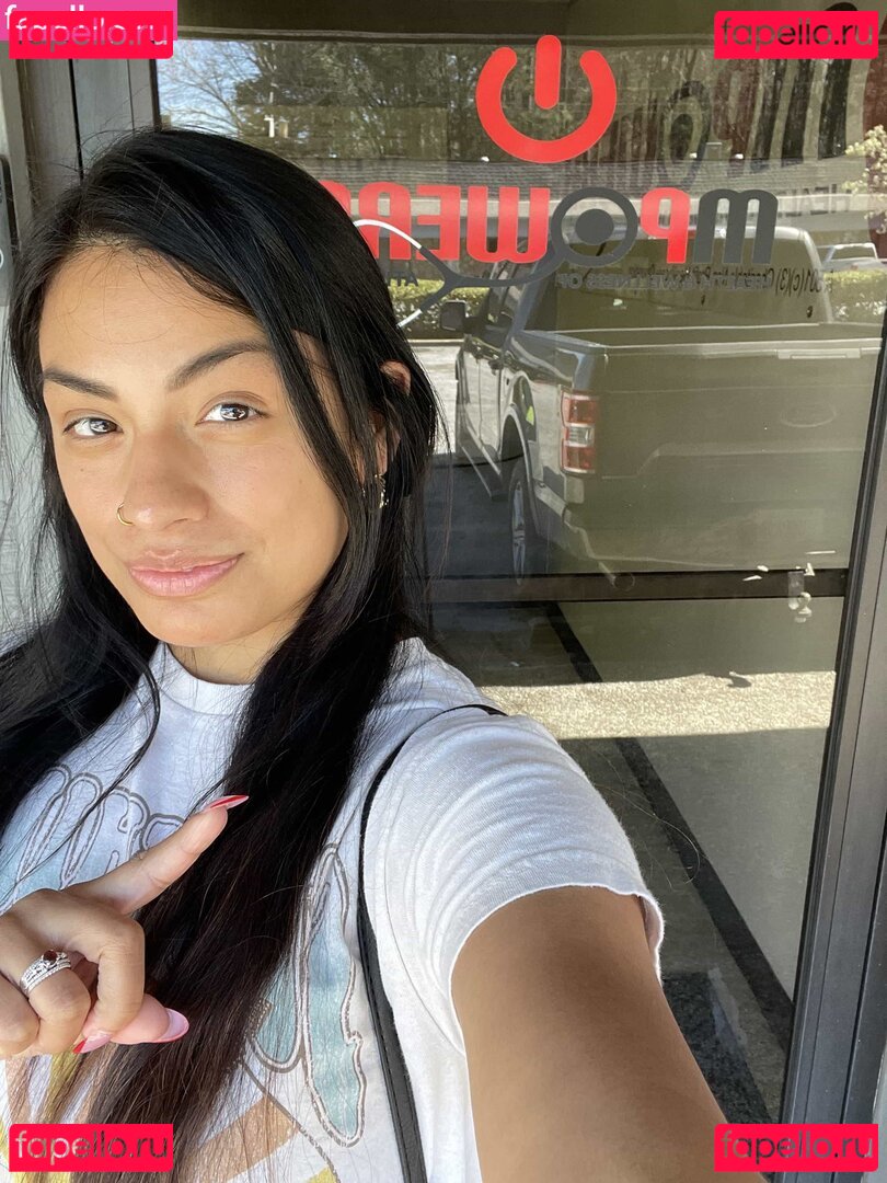 Karina Valentina / OfficialKarinaV / https: / karina.valentina / valentinakarina Onlyfans Photo Gallery 