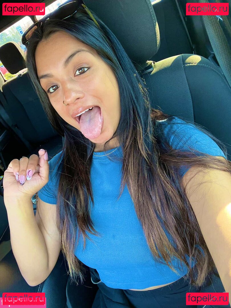 Karina Valentina / OfficialKarinaV / https: / karina.valentina / valentinakarina Onlyfans Photo Gallery 