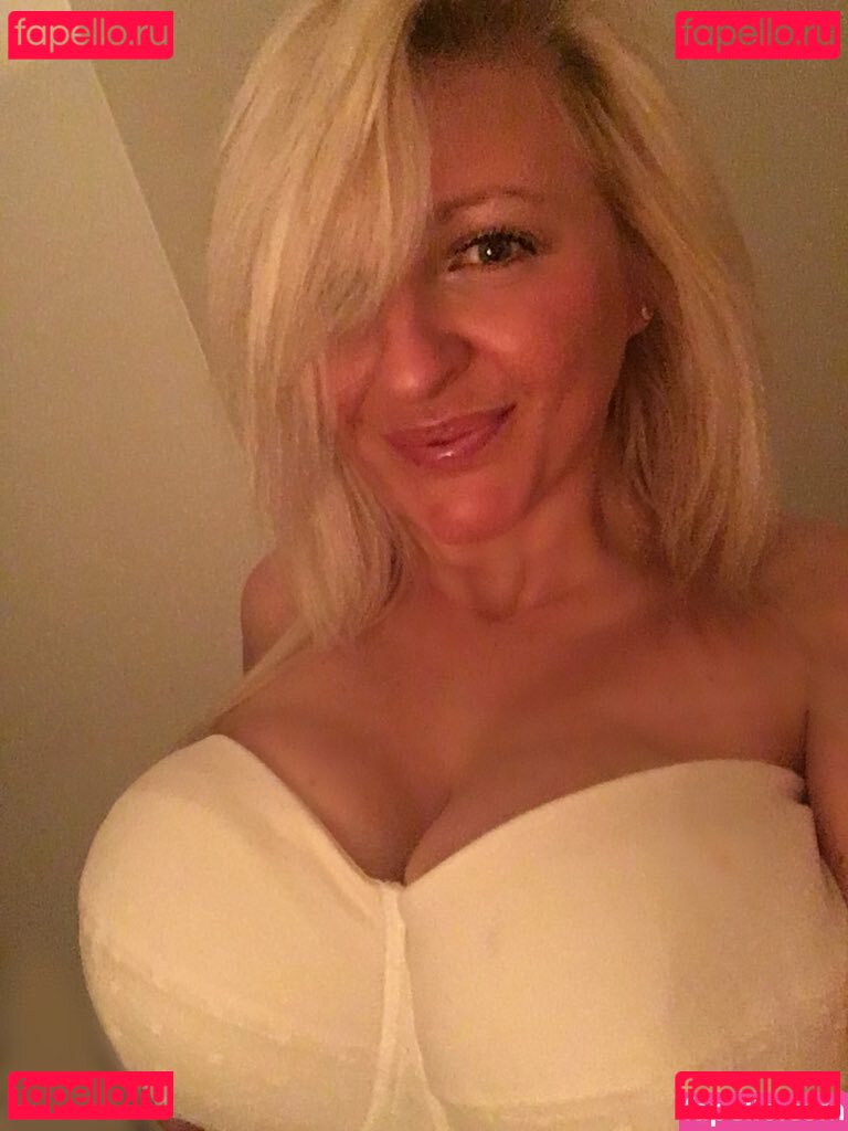 Noprobsju Nude Onlyfans Photo 3