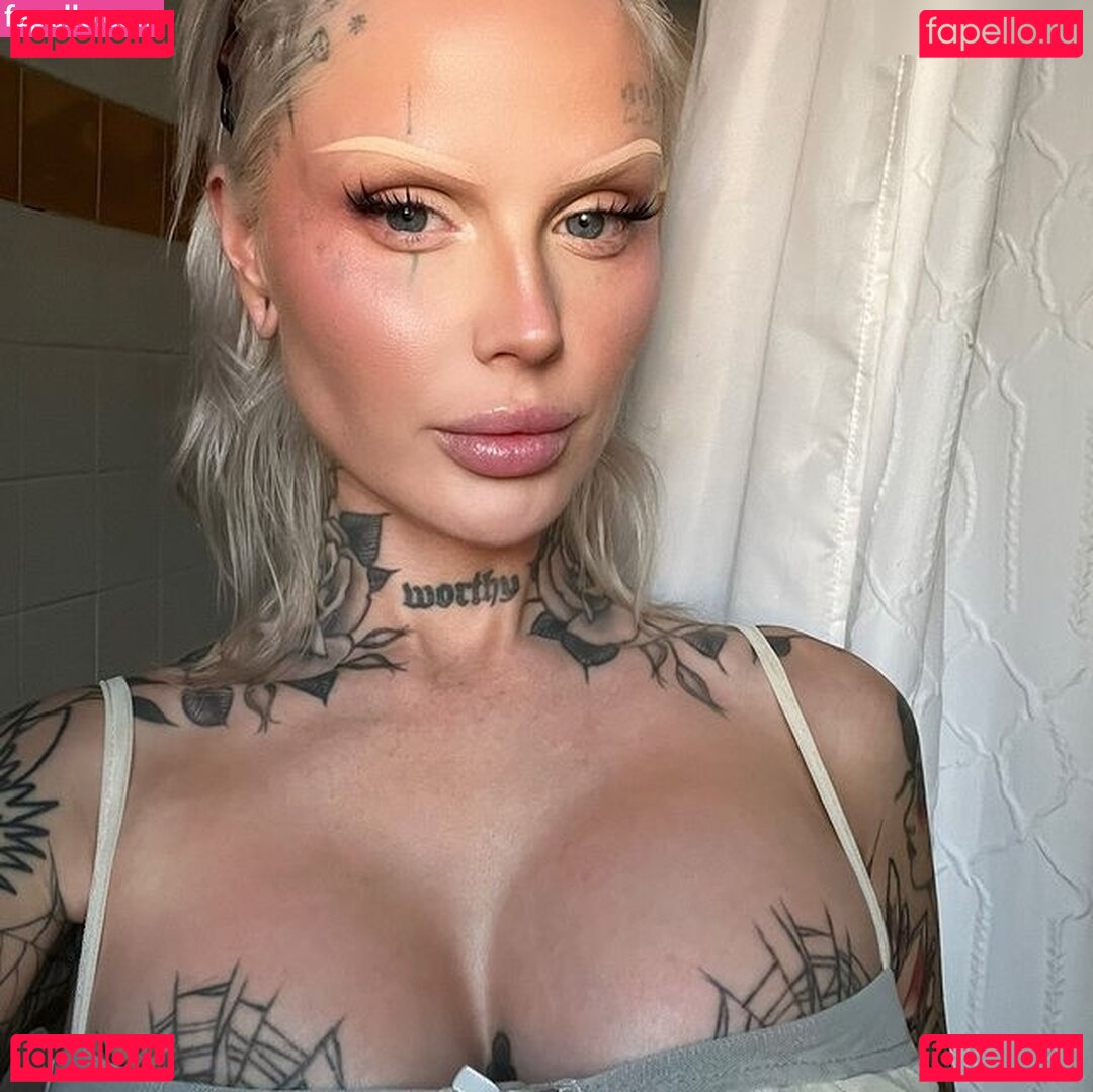 Emily Boring / embodoe Onlyfans Photo Gallery 