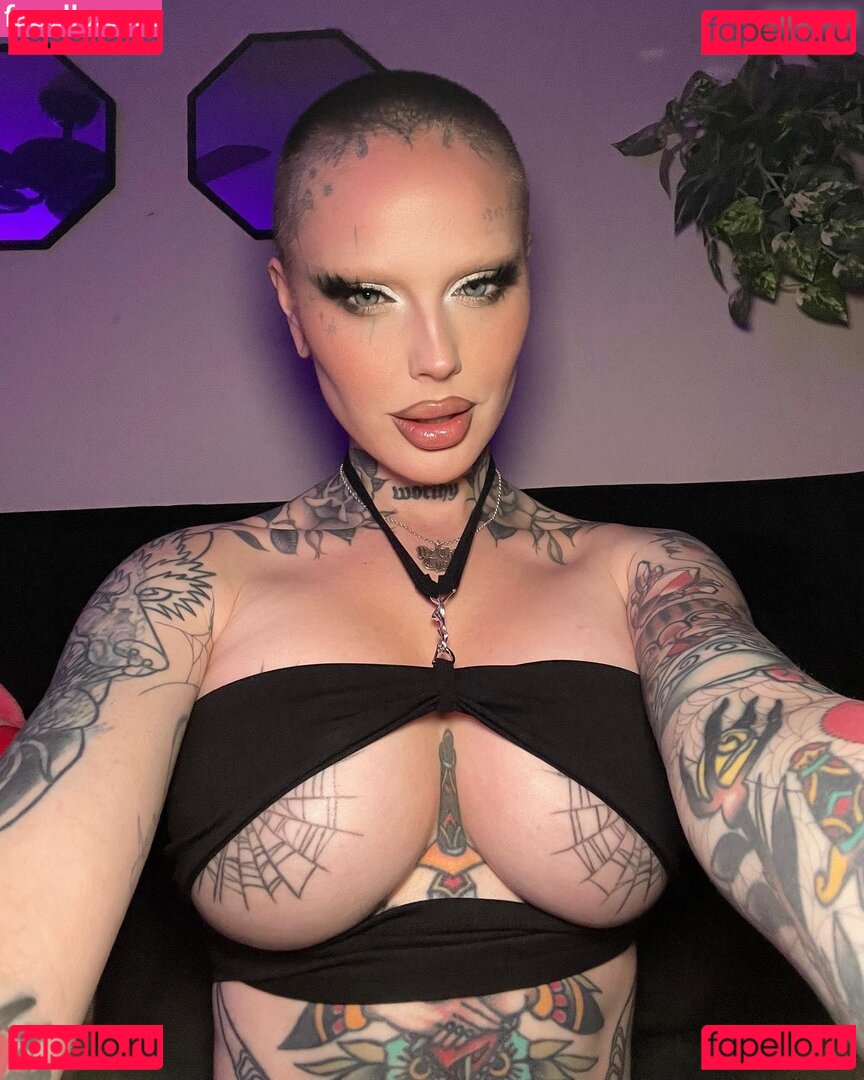 Emily Boring / embodoe Onlyfans Photo Gallery 