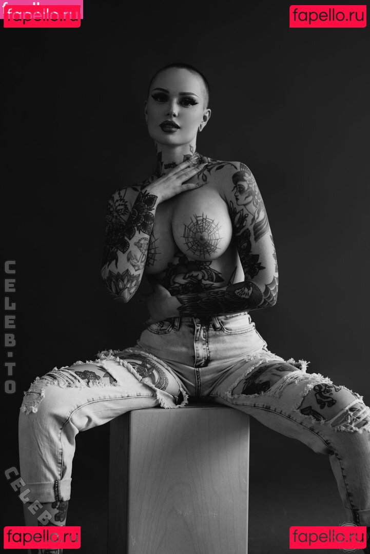 Emily Boring / embodoe Onlyfans Photo Gallery 