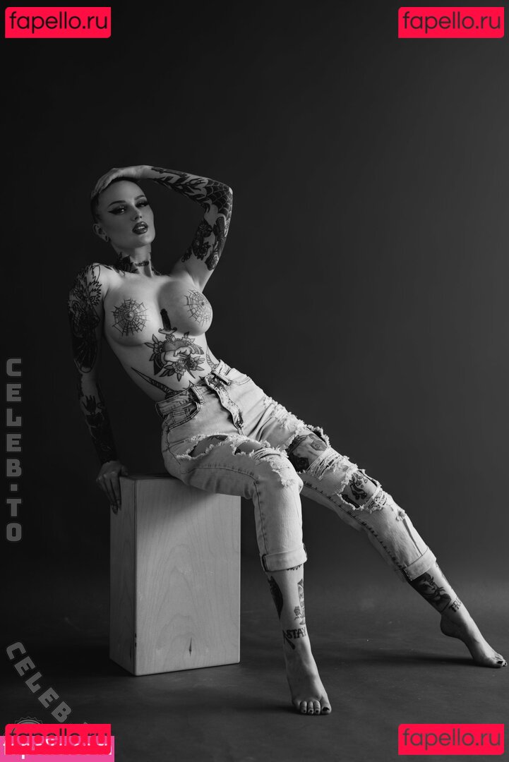 Emily Boring / embodoe Onlyfans Photo Gallery 