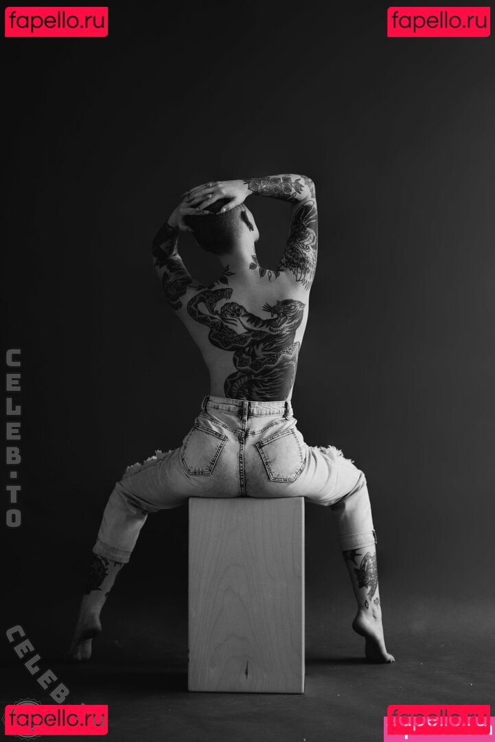 Emily Boring / embodoe Onlyfans Photo Gallery 