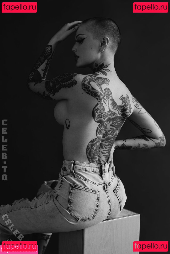 Emily Boring / embodoe Onlyfans Photo Gallery 