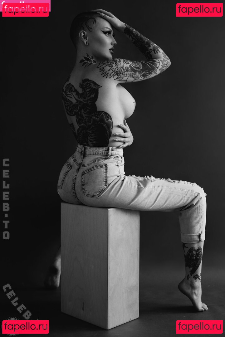 Emily Boring / embodoe Onlyfans Photo Gallery 