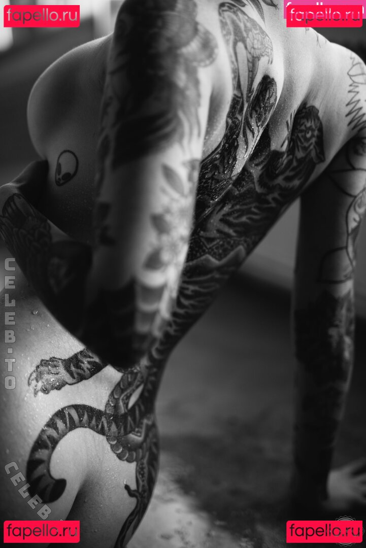 Emily Boring / embodoe Onlyfans Photo Gallery 