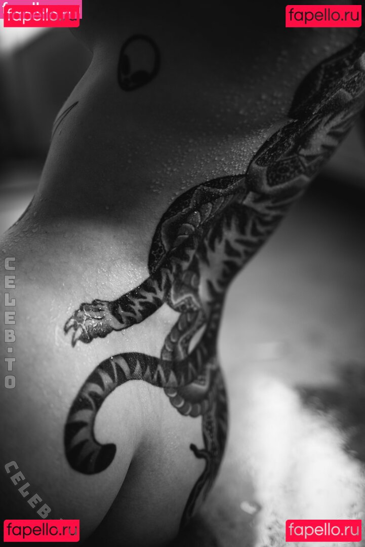 Emily Boring / embodoe Onlyfans Photo Gallery 