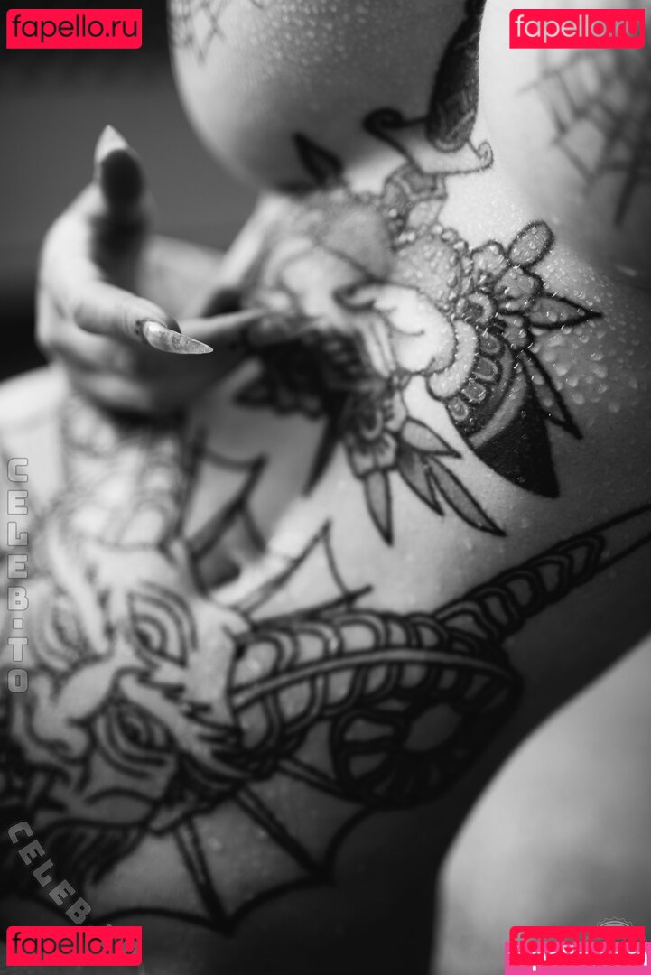 Emily Boring / embodoe Onlyfans Photo Gallery 