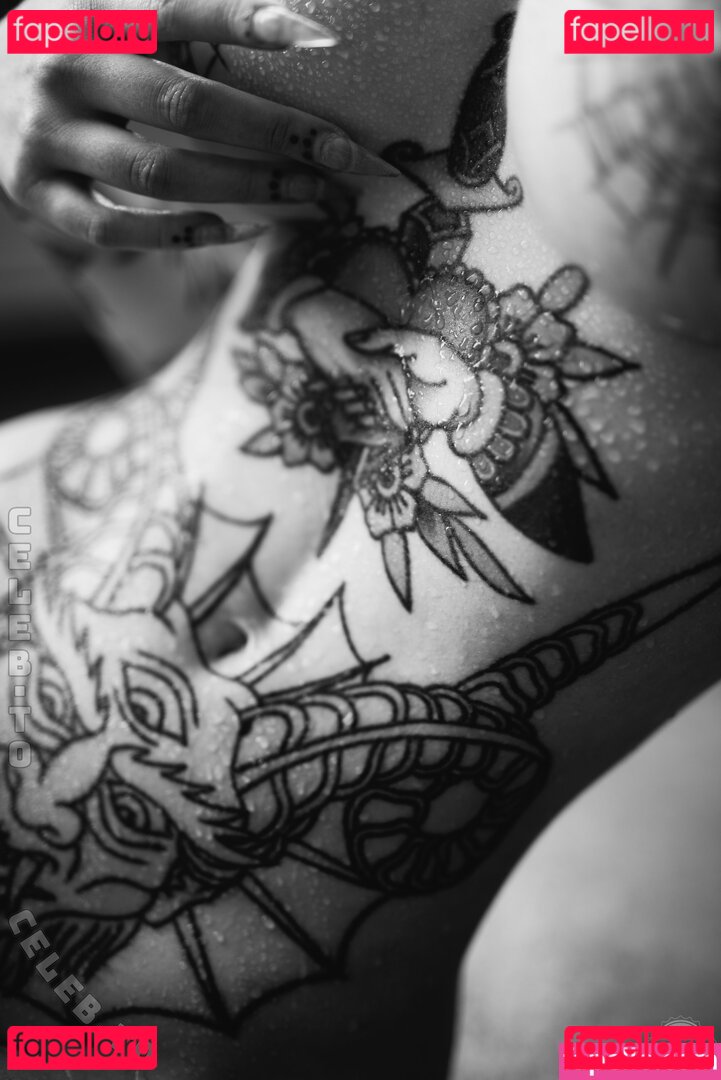 Emily Boring / embodoe Onlyfans Photo Gallery 