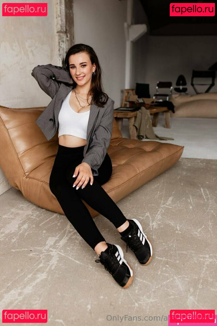 annie_cherry / annie_cherryy / https: / theanniecherry Onlyfans Photo Gallery 