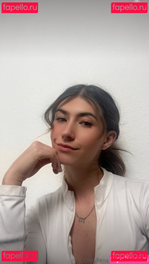 Elenafee / elenafee_ / feelenaa Onlyfans Photo Gallery 