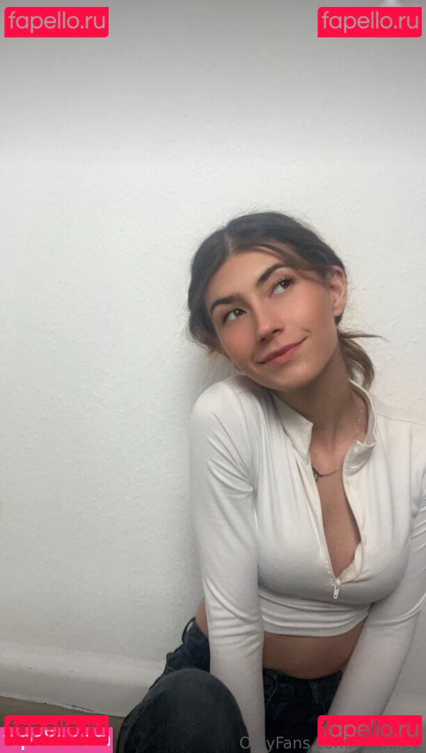 Elenafee / elenafee_ / feelenaa Onlyfans Photo Gallery 