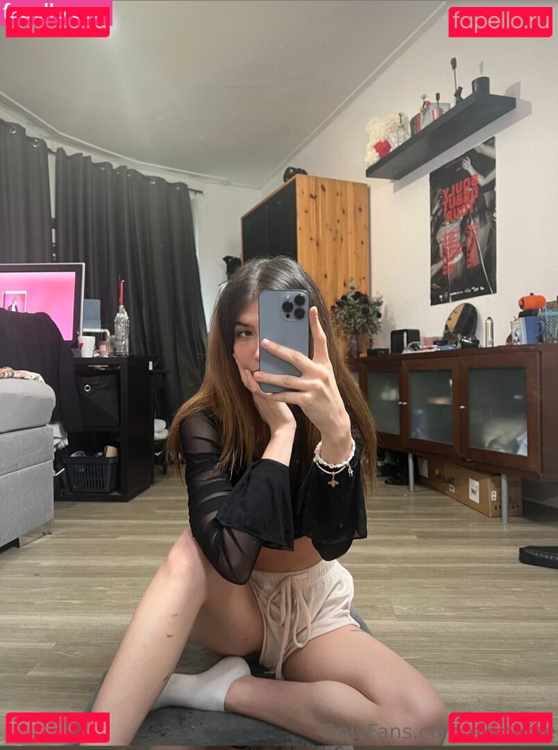 Elenafee / elenafee_ / feelenaa Onlyfans Photo Gallery 