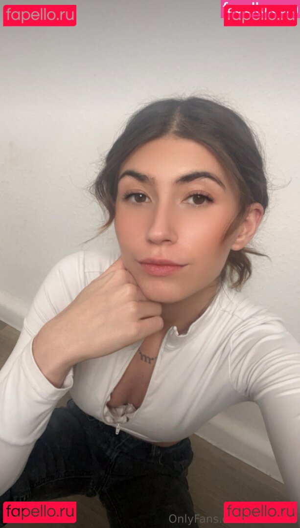 Elenafee / elenafee_ / feelenaa Onlyfans Photo Gallery 