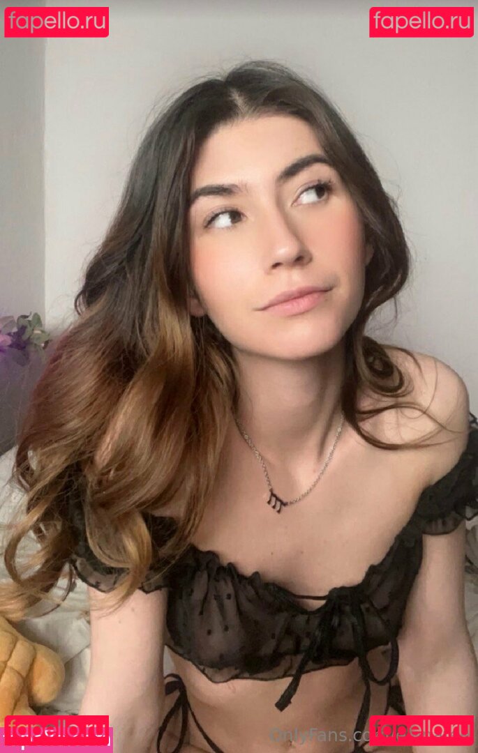 Elenafee / elenafee_ / feelenaa Onlyfans Photo Gallery 