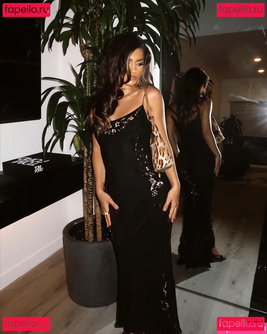 Rayna V / raynaroseetv / raynavallandingham / raynavham Onlyfans Photo Gallery 