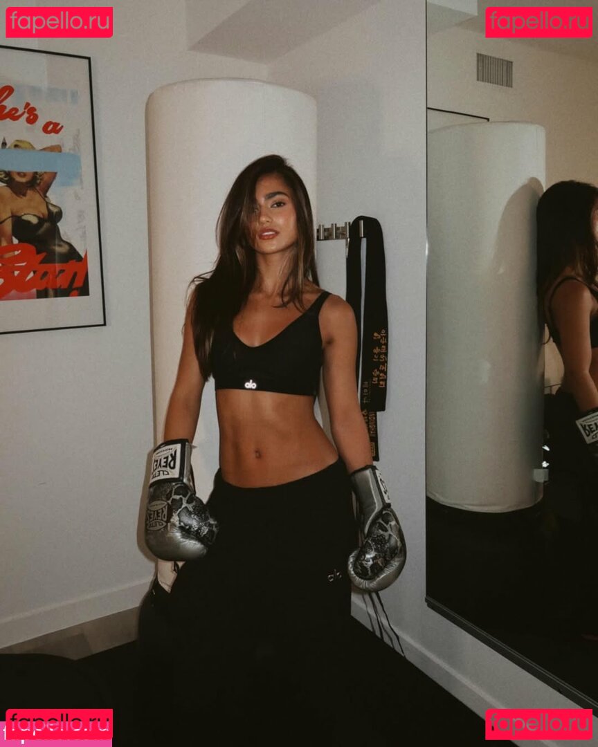 Rayna V / raynaroseetv / raynavallandingham / raynavham Onlyfans Photo Gallery 