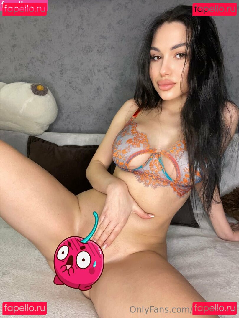 reginafoxi / reginathefox Onlyfans Photo Gallery 