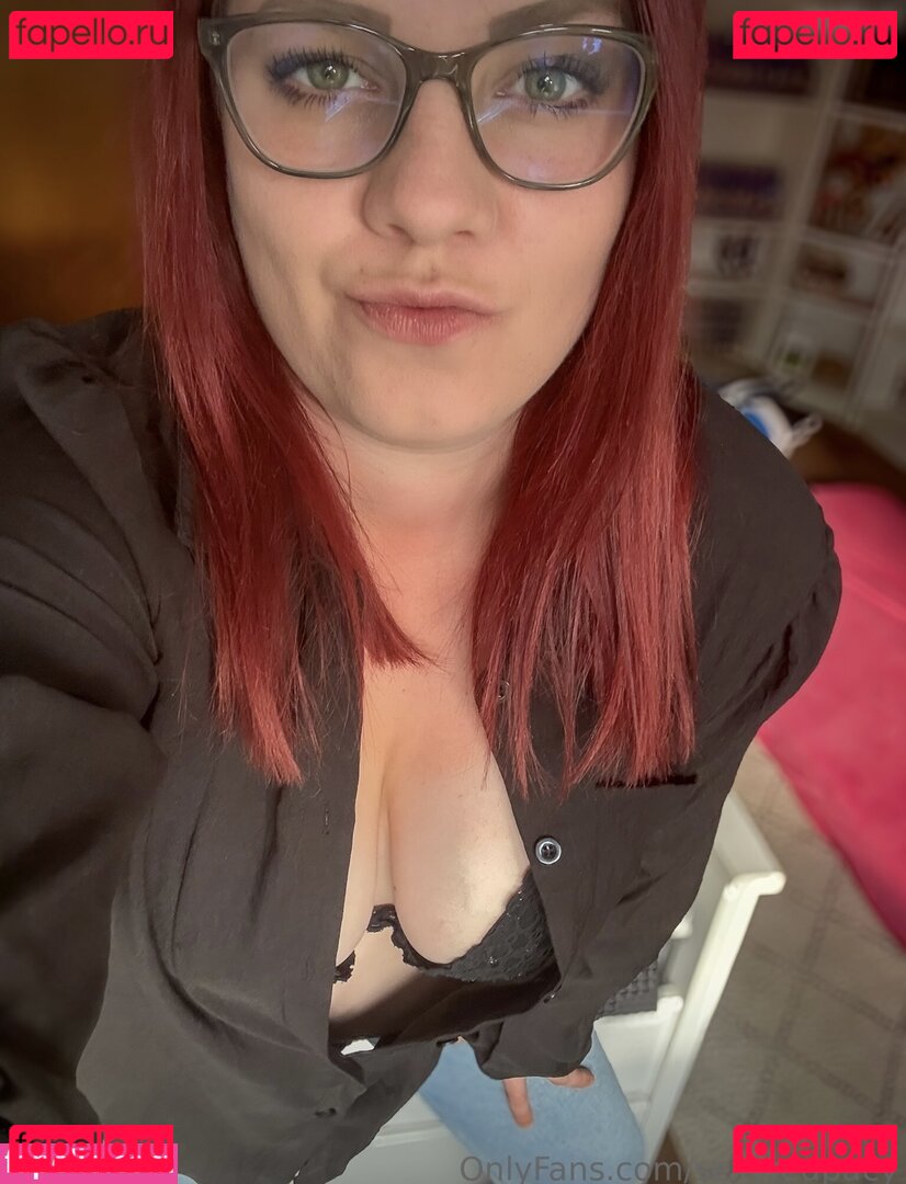 SexyRedPacy Onlyfans Photo Gallery 