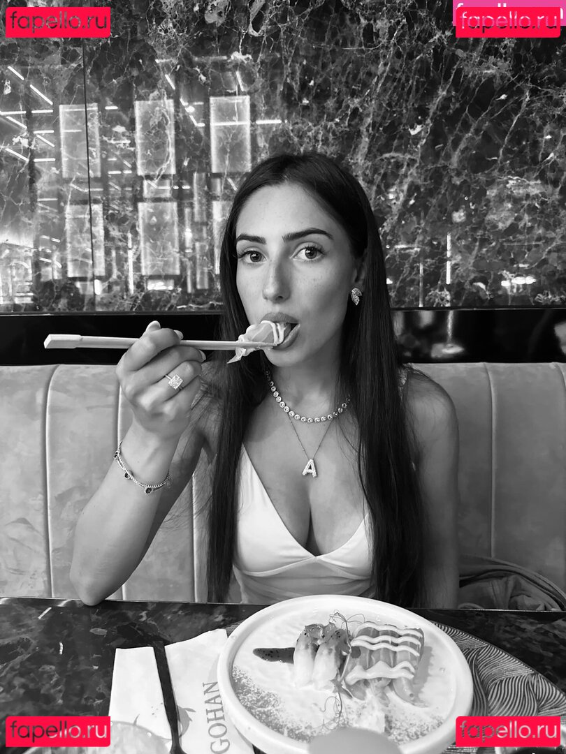 Aurora Becarelli / auro.becarelli / aurora.becarelli / bronzed_aurora Nude Onlyfans Photo 13