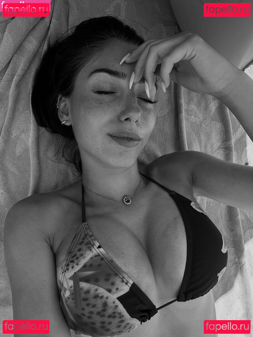 Aurora Becarelli / auro.becarelli / aurora.becarelli / bronzed_aurora Nude Onlyfans Photo 6