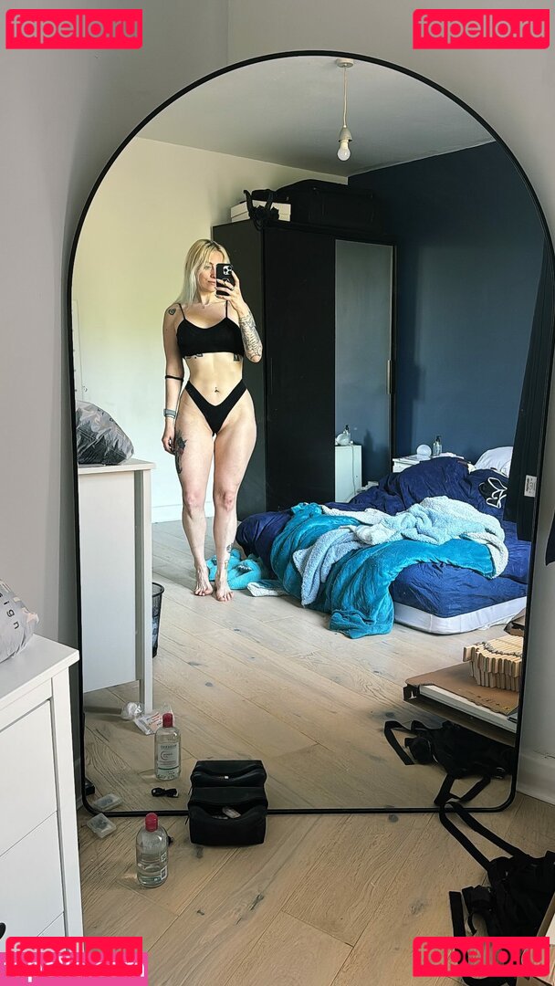 Giulia Henne / giuhenne Onlyfans Photo Gallery 