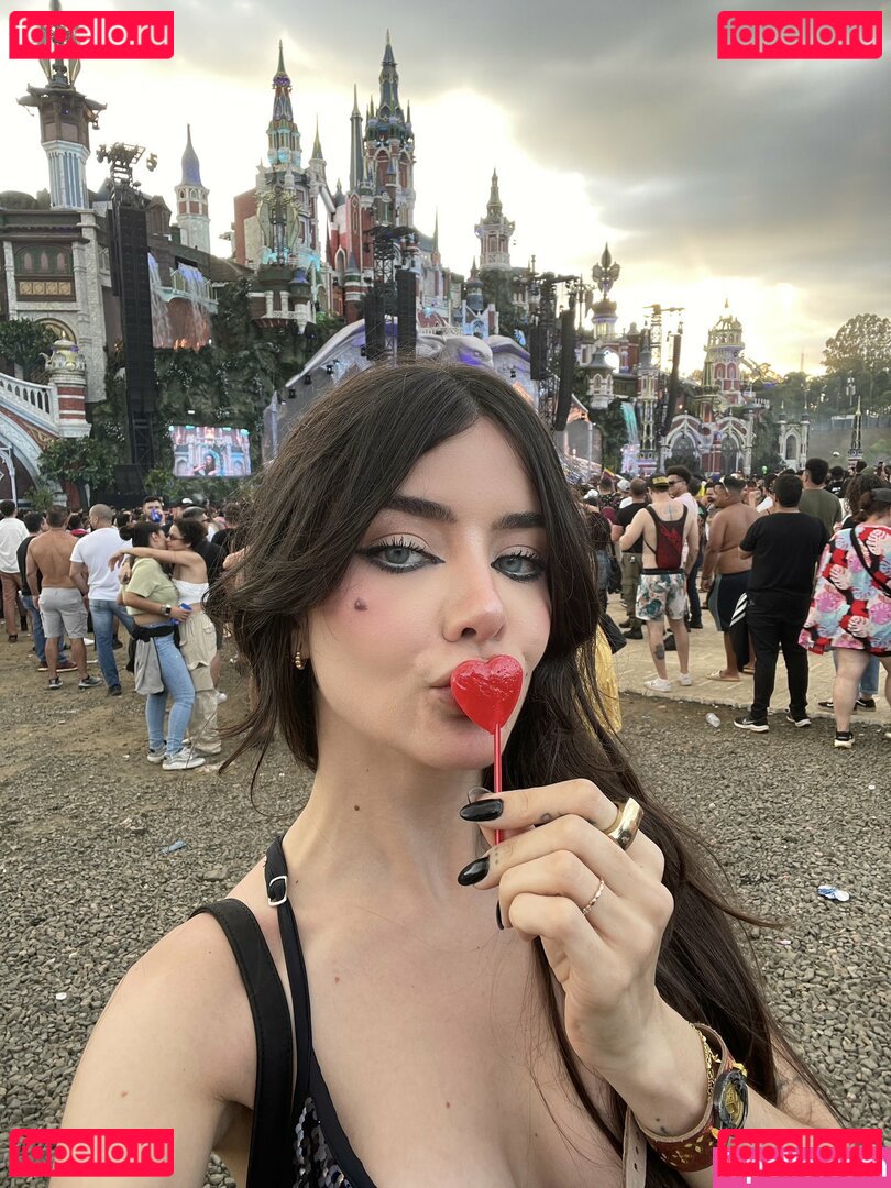 Vitória Castro / victoricastro / vidcg Onlyfans Photo Gallery 