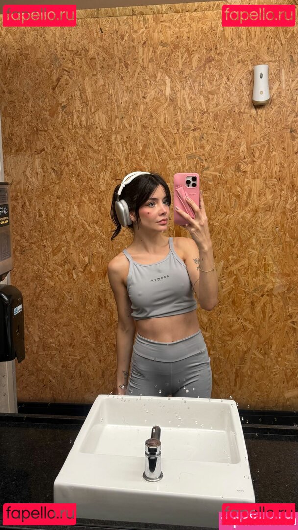 Vitória Castro / victoricastro / vidcg Onlyfans Photo Gallery 