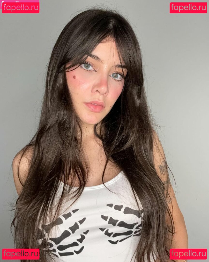 Vitória Castro / victoricastro / vidcg Onlyfans Photo Gallery 