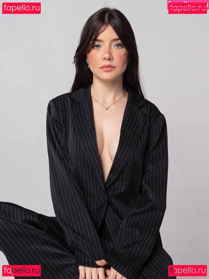 Vitória Castro / victoricastro / vidcg Onlyfans Photo Gallery 