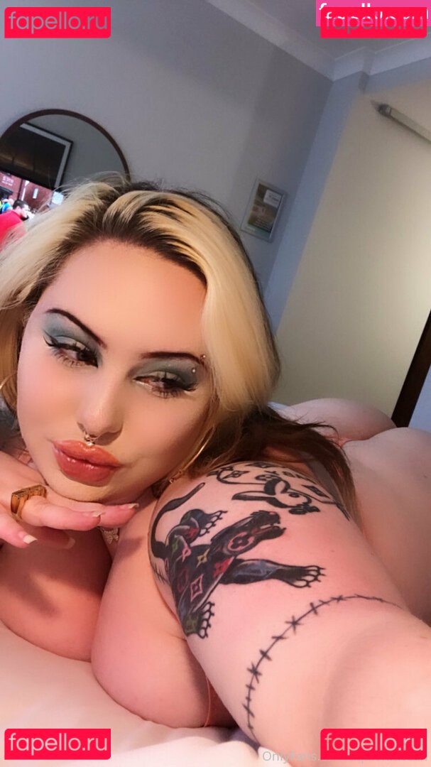 squishkween / the.squish.queen Nude Onlyfans Photo 33