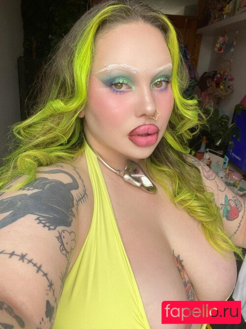 squishkween / the.squish.queen Nude Onlyfans Photo 13