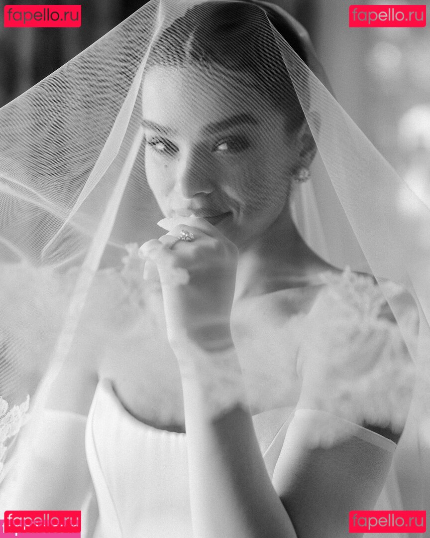 Hailee Steinfeld / haileesteinfeld / https: Onlyfans Photo Gallery 