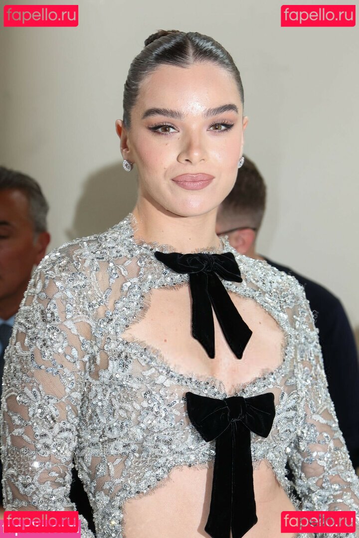 Hailee Steinfeld / haileesteinfeld / https: Onlyfans Photo Gallery 