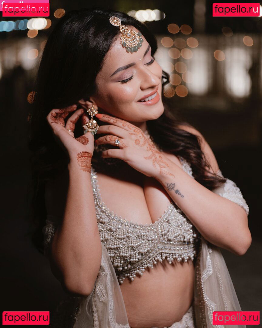 Avneet Kaur / avneetkaur_13 Onlyfans Photo Gallery 