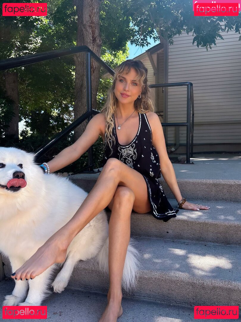 Anne Winters / anna_winters / annewinters / annewintersofficial / lilannexo Onlyfans Photo Gallery 