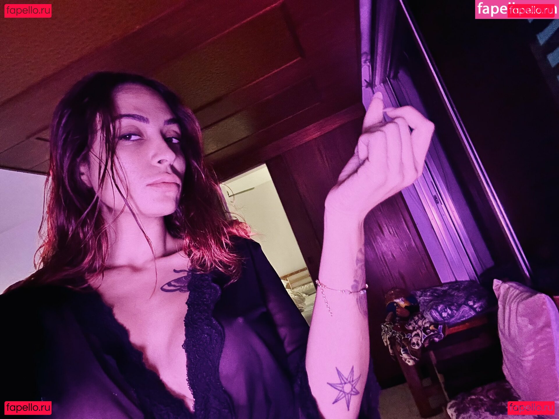 queen.red5 / queenred_66 Onlyfans Photo Gallery 