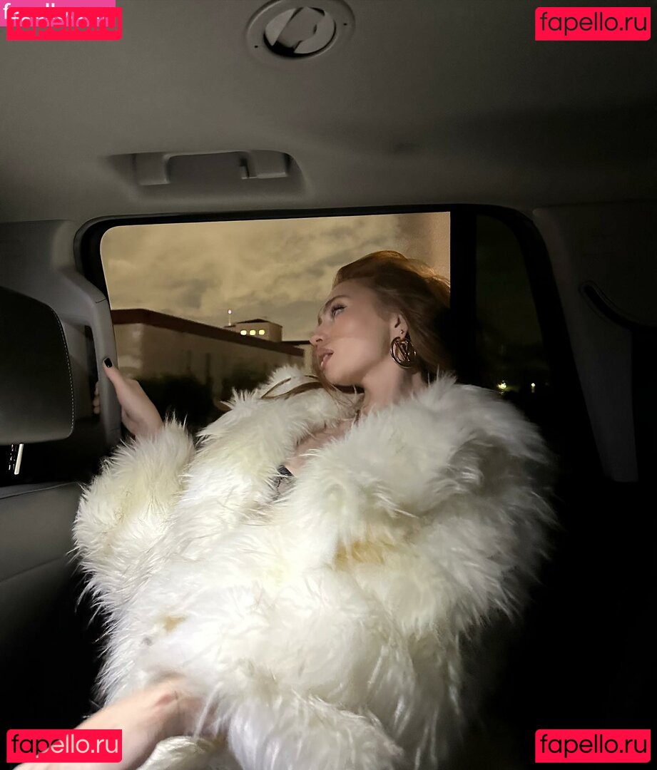 Renata Ri / Renatarii / renatari / renatarrii Onlyfans Photo Gallery 