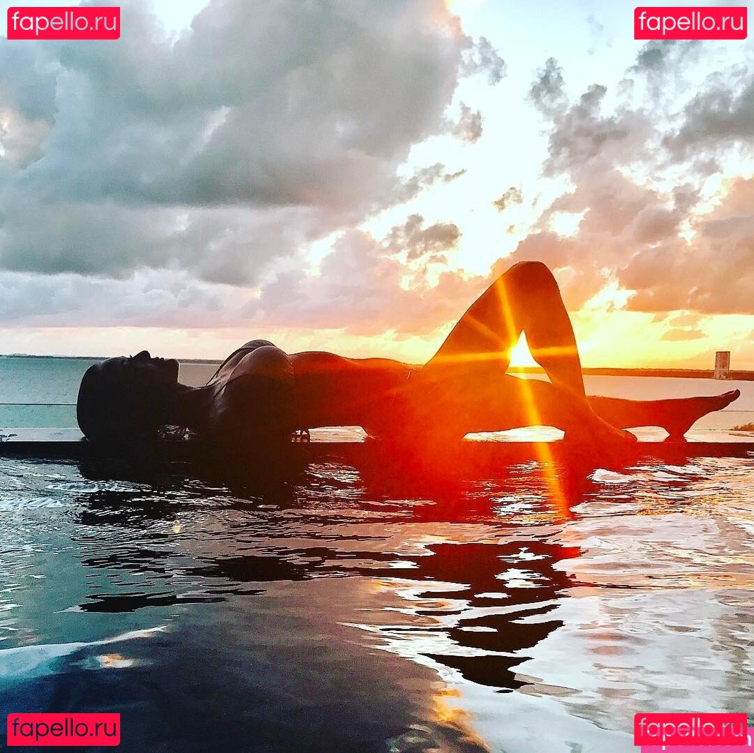 Eva LaRue / OfficialEvaLaRue / evalarue / imevalarue Onlyfans Photo Gallery 