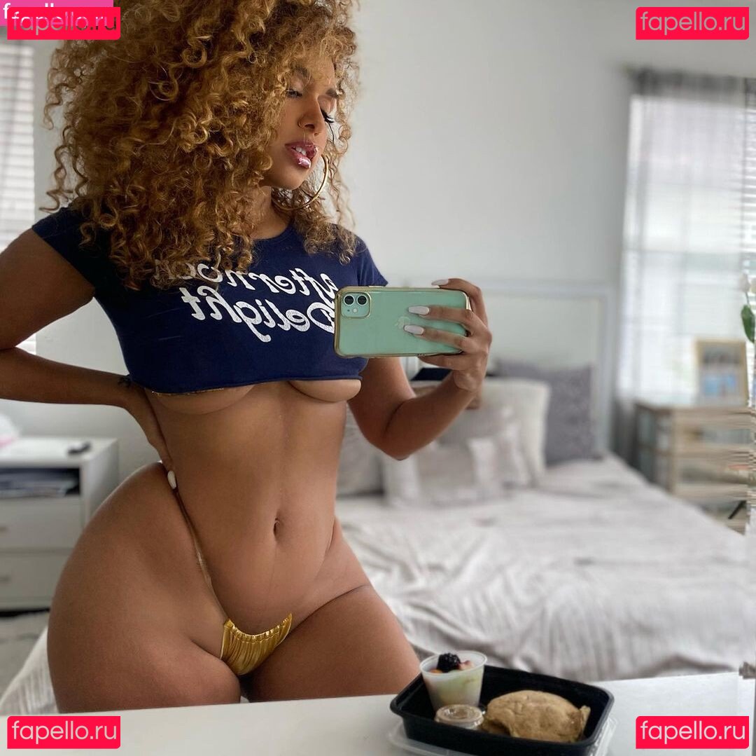 Aisha Thalia / aishaalma / aishathalia Nude Onlyfans Photo 44