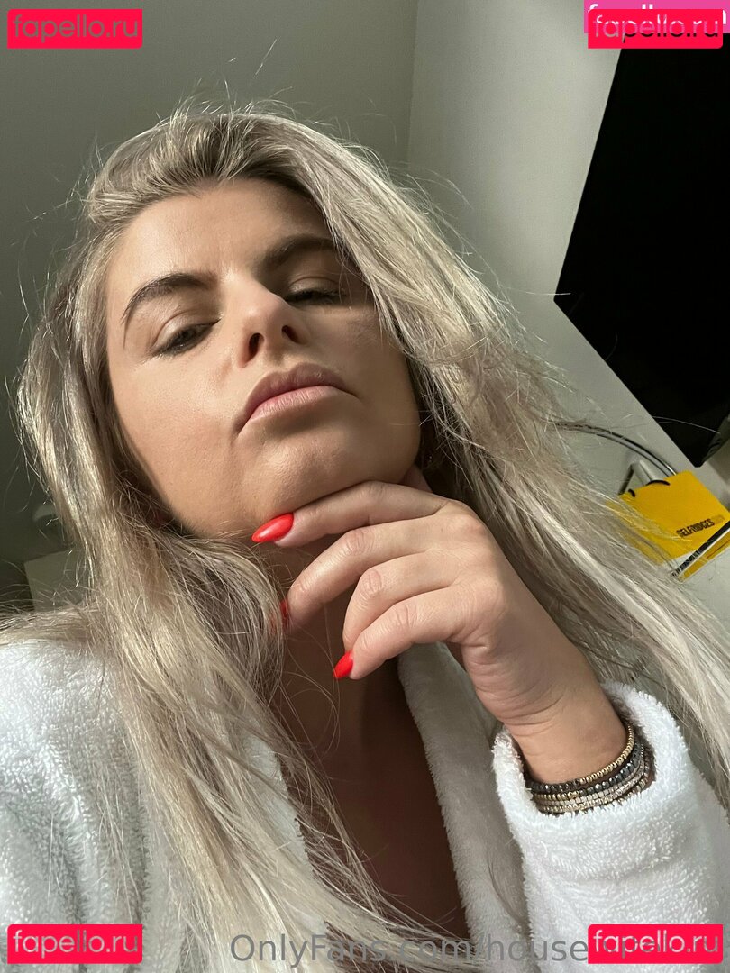 housewifekim / kimzolciakbiermann Onlyfans Photo Gallery 