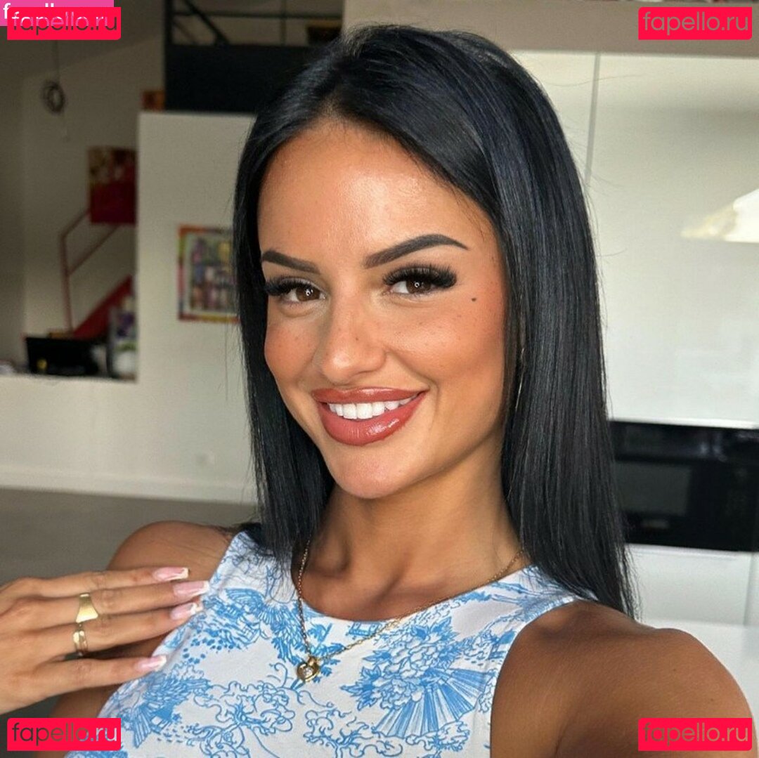 Julie Bacha / JulieBacha / julie.bacha Onlyfans Photo Gallery 