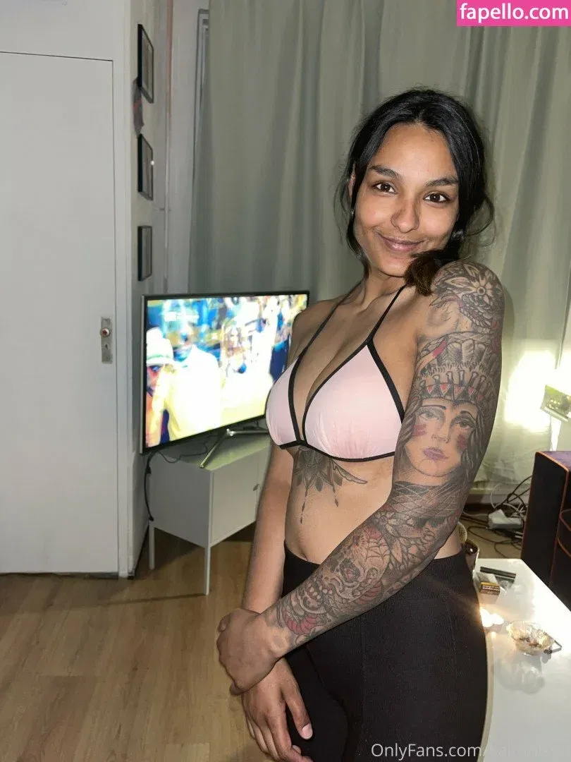 Bad Girl Kaira Onlyfans Photo Gallery 