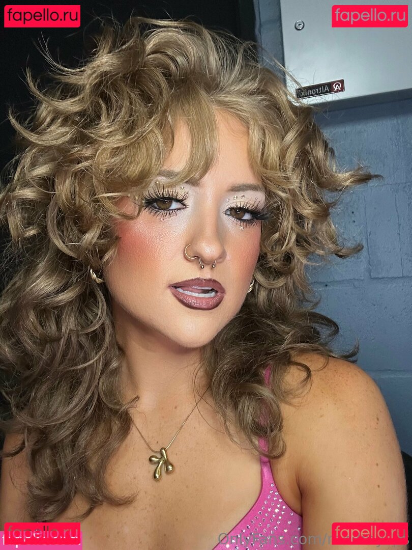 reedmylips Onlyfans Photo Gallery 