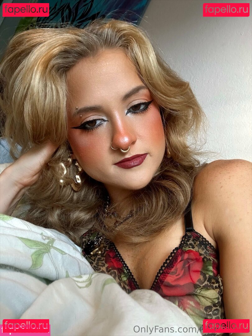 reedmylips Onlyfans Photo Gallery 