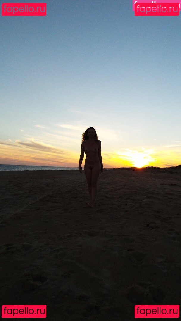 camoreschi / carinamoreschi Onlyfans Photo Gallery 